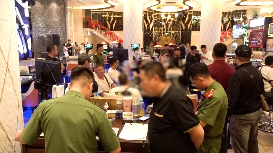 Nhiều người nước ngoài đánh bạc trái phép tại tầng hầm khách sạn ở Nha Trang Nhiều người nước ngoài đánh bạc trái phép tại tầng hầm khách sạn ở Nha Trang