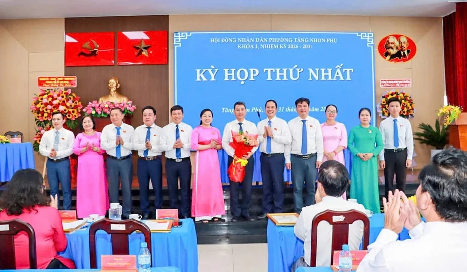 Nhiều phường ở TP.HCM kiện toàn bộ máy sau kỳ họp HĐND Nhiều phường ở TP.HCM kiện toàn bộ máy sau kỳ họp HĐND