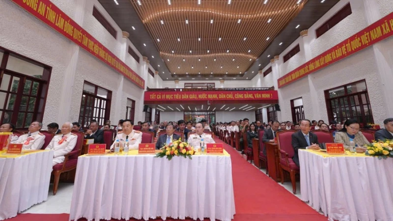 Nhiều tập thể, cá nhân Công an Lâm Đồng được khen thưởng vì thành tích xuất sắc Nhiều tập thể, cá nhân Công an Lâm Đồng được khen thưởng vì thành tích xuất sắc