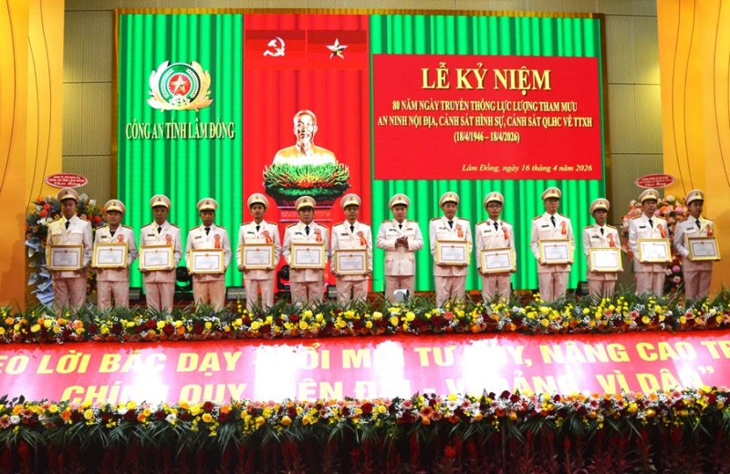 Nhiều tập thể, cá nhân Công an Lâm Đồng được khen thưởng vì thành tích xuất sắc Nhiều tập thể, cá nhân Công an Lâm Đồng được khen thưởng vì thành tích xuất sắc