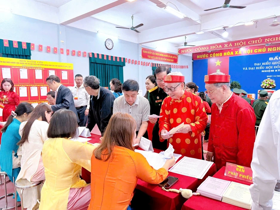 Nhiều tỉnh đã có hơn 99% cử tri đi bỏ phiếu bầu đại biểu Quốc hội và đại biểu HĐND các cấp Nhiều tỉnh đã có hơn 99% cử tri đi bỏ phiếu bầu đại biểu Quốc hội và đại biểu HĐND các cấp