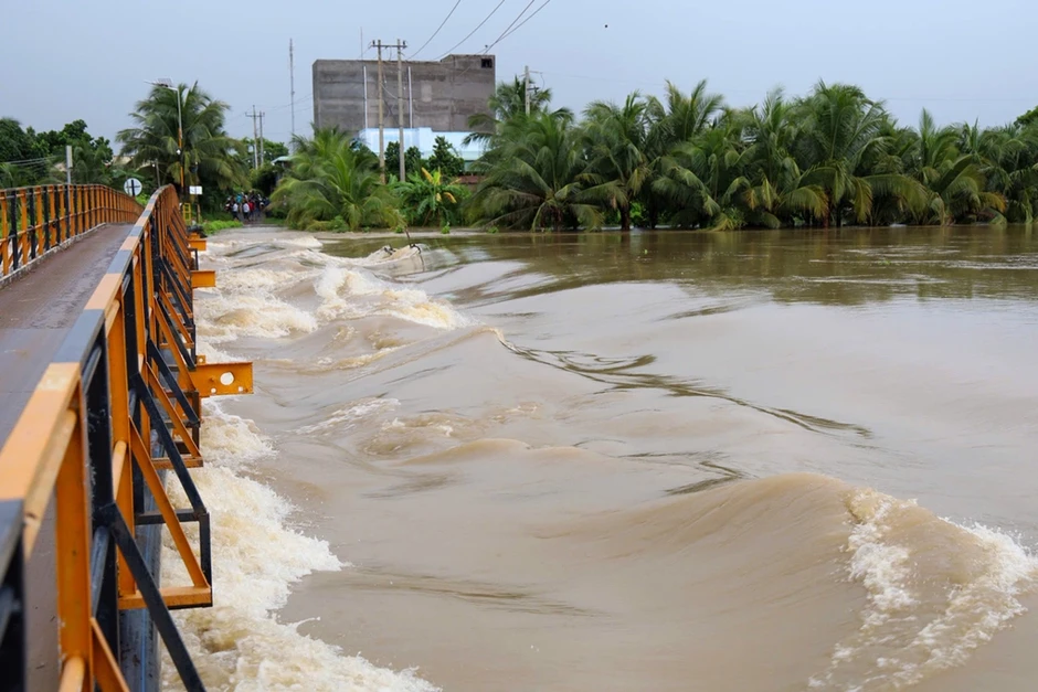 Nhiều vùng hạ du Bình Thuận ngập, người dân sơ tán Nhiều vùng hạ du Bình Thuận ngập, người dân sơ tán