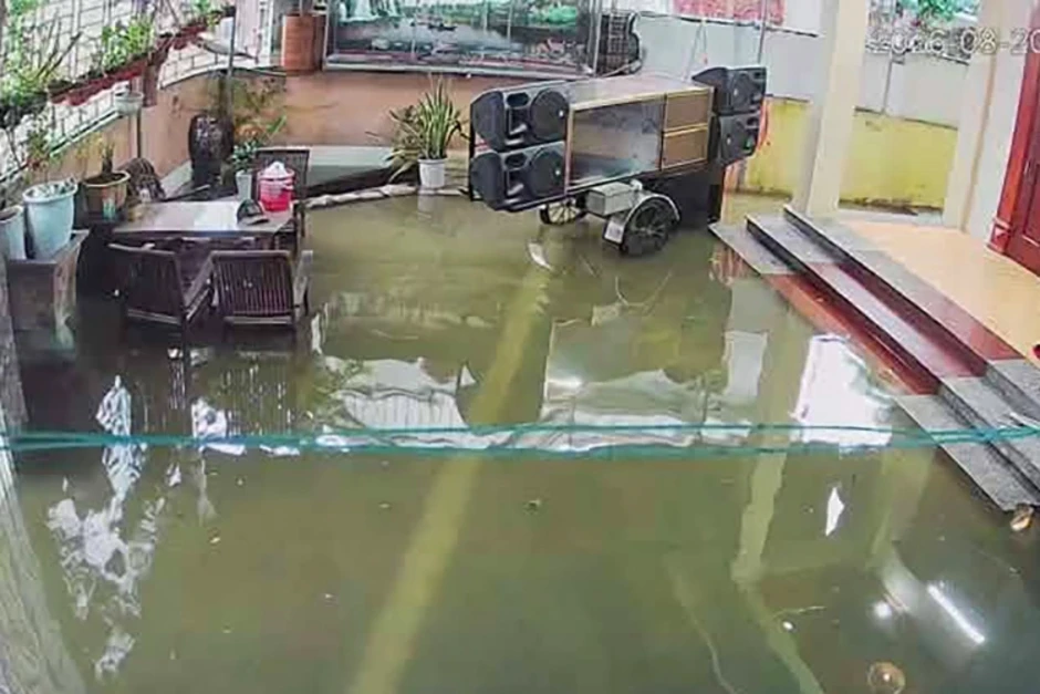Nhiều xã ở Nghệ An, Hà Tĩnh ngập sâu do mưa lớn Nhiều xã ở Nghệ An, Hà Tĩnh ngập sâu do mưa lớn
