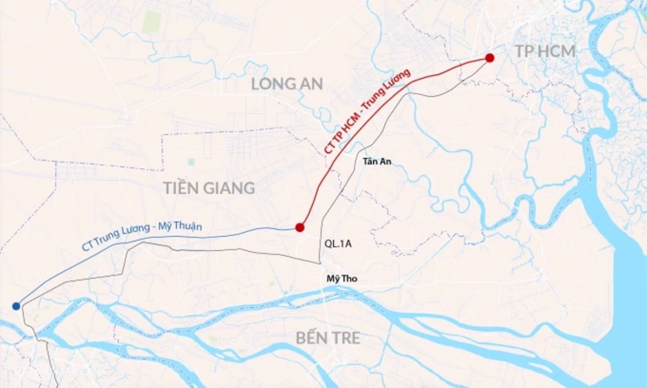 Nhiều xe máy chạy vào cao tốc từ TP HCM đến Cần Thơ