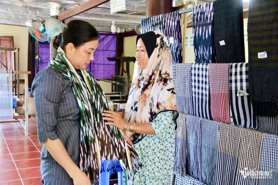 Nhịp kinh cầu nơi làng Chăm bên dòng sông Hậu Nhịp kinh cầu nơi làng Chăm bên dòng sông Hậu