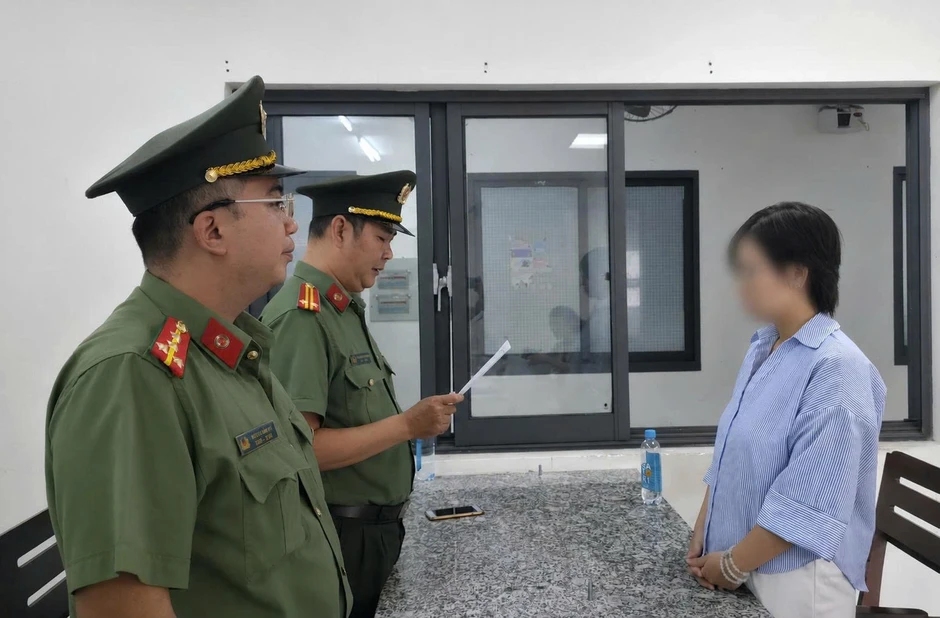 Nhờ thi hộ tiếng Anh tốt nghiệp thạc sĩ, 2 người bị Công an TP.HCM xử lý Nhờ thi hộ tiếng Anh tốt nghiệp thạc sĩ, 2 người bị Công an TP.HCM xử lý