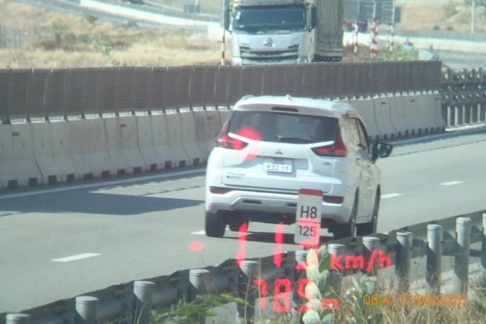 Nhóm phương tiện vào "tầm ngắm" của CSGT trên cao tốc TPHCM – Vân Phong Nhóm phương tiện vào "tầm ngắm" của CSGT trên cao tốc TPHCM – Vân Phong