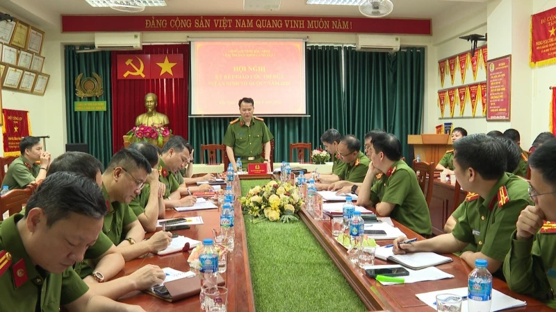 Những bước chân không mỏi trên tuyến đầu phá án Những bước chân không mỏi trên tuyến đầu phá án