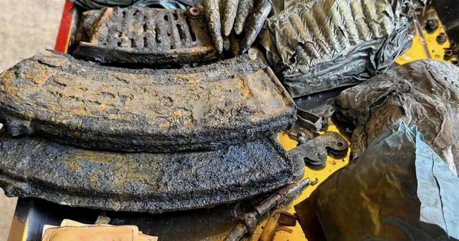 Những di vật liệt sĩ 58 năm dưới lòng đất tại công viên Lê Thị Riêng Những di vật liệt sĩ 58 năm dưới lòng đất tại công viên Lê Thị Riêng