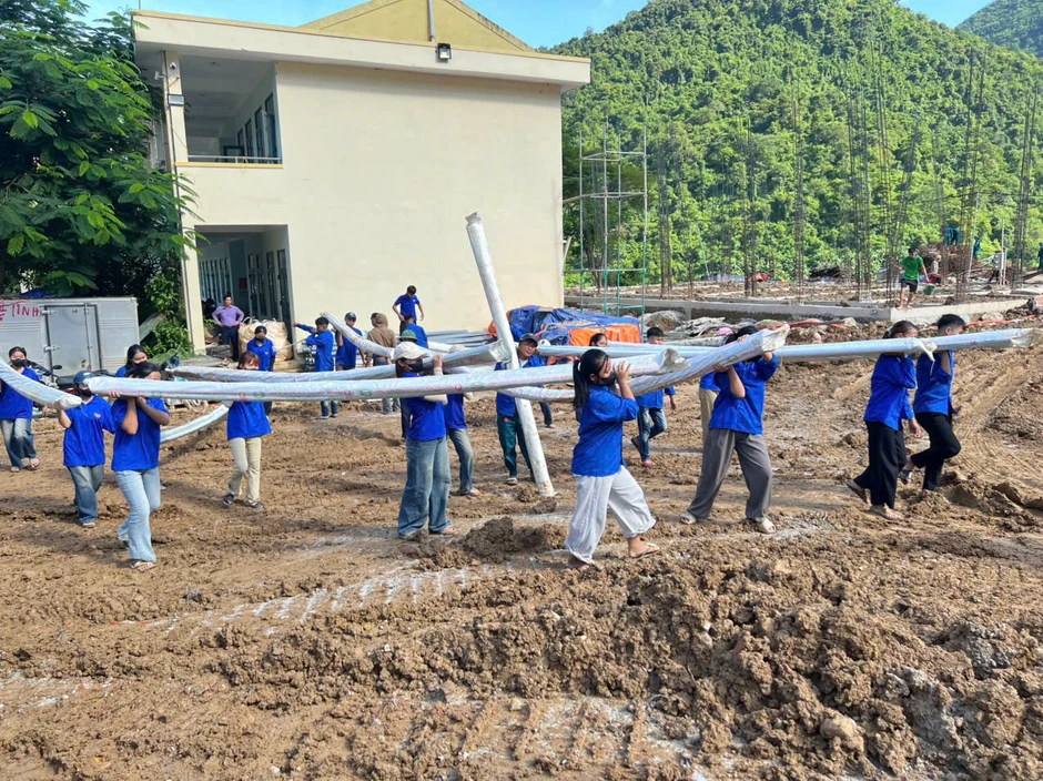 Những 'đội quân đặc biệt' dựng trường giữa núi rừng Nghệ An