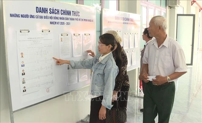 Những 'hạt nhân' thầm lặng trong ngày hội non sông Những 'hạt nhân' thầm lặng trong ngày hội non sông