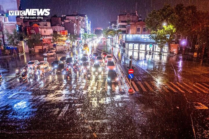 Những khu vực nào ở Hà Nội có thể đón mưa rào trong vài giờ tới?