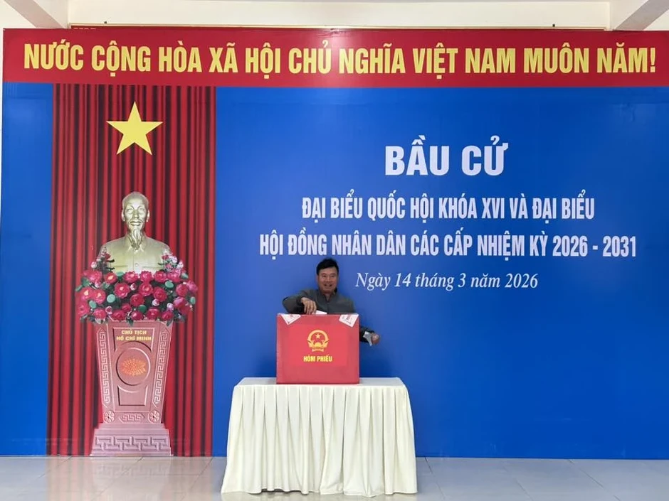 Những lá phiếu đầu tiên của Hải Phòng từ đặc khu Bạch Long Vĩ Những lá phiếu đầu tiên của Hải Phòng từ đặc khu Bạch Long Vĩ