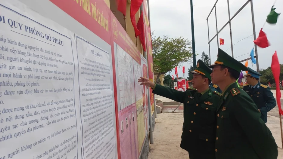 Những lá phiếu đầu tiên của Hải Phòng từ đặc khu Bạch Long Vĩ Những lá phiếu đầu tiên của Hải Phòng từ đặc khu Bạch Long Vĩ