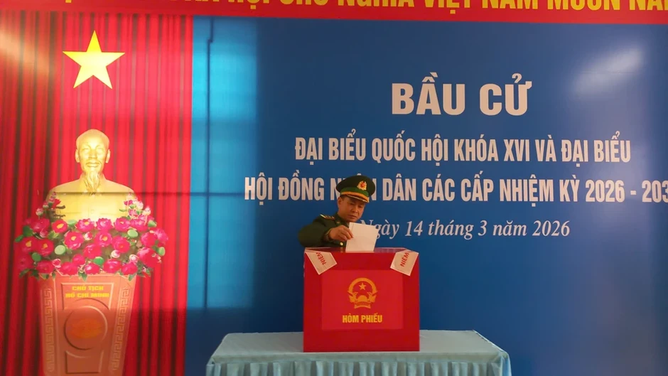 Những lá phiếu đầu tiên của Hải Phòng từ đặc khu Bạch Long Vĩ Những lá phiếu đầu tiên của Hải Phòng từ đặc khu Bạch Long Vĩ