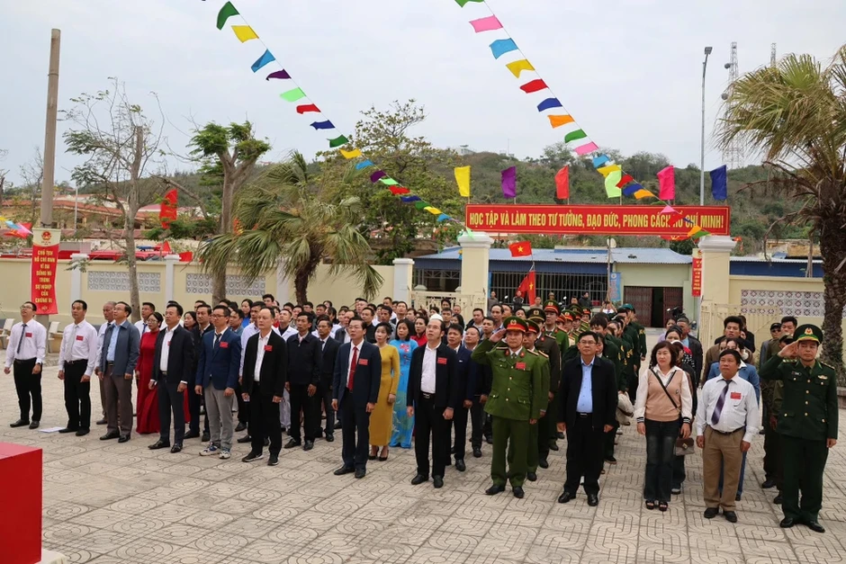 Những lá phiếu đầu tiên của Hải Phòng từ đặc khu Bạch Long Vĩ Những lá phiếu đầu tiên của Hải Phòng từ đặc khu Bạch Long Vĩ