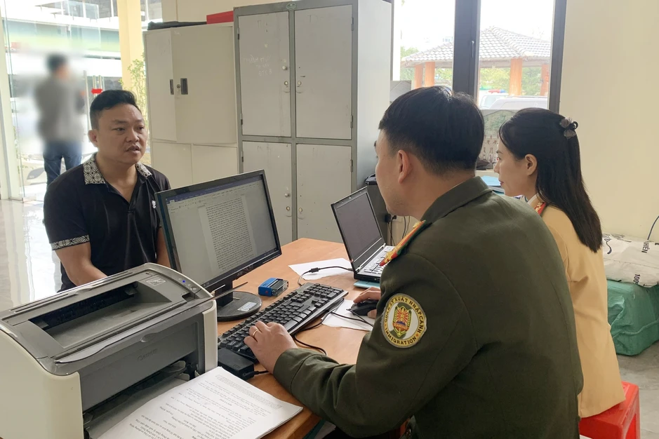 Những người giữ “cửa ngõ” nơi biên giới Móng Cái Những người giữ “cửa ngõ” nơi biên giới Móng Cái