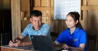 Những người giúp dân lên môi trường số