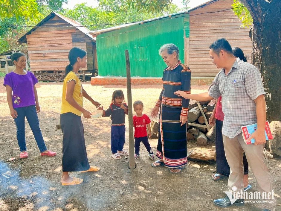 Những nữ chiến sĩ Gia Rai năm xưa thành 'thủ lĩnh' bản làng hôm nay