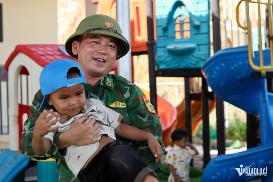 Những ông mai 'đặc biệt' đưa người Chứt ra khỏi vòng hôn nhân cận huyết Những ông mai 'đặc biệt' đưa người Chứt ra khỏi vòng hôn nhân cận huyết