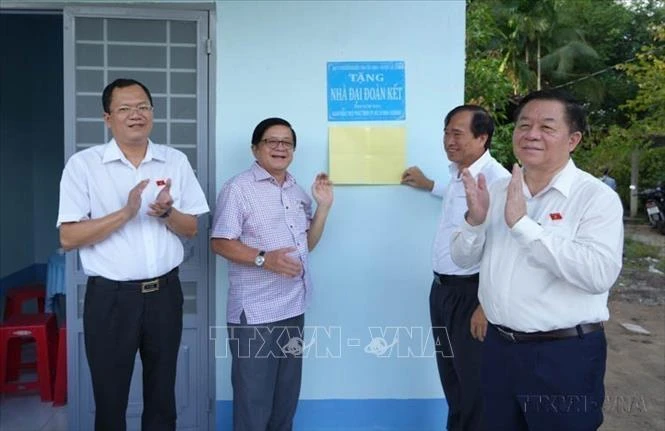 Niềm tin - Nền tảng của đồng thuận xã hội Niềm tin - Nền tảng của đồng thuận xã hội