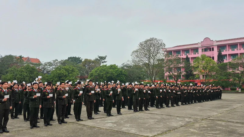 Niềm tự hào của học viên Công an nhân dân trong lần đầu cầm lá phiếu