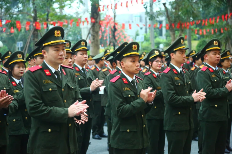 Niềm tự hào của học viên Công an nhân dân trong lần đầu cầm lá phiếu