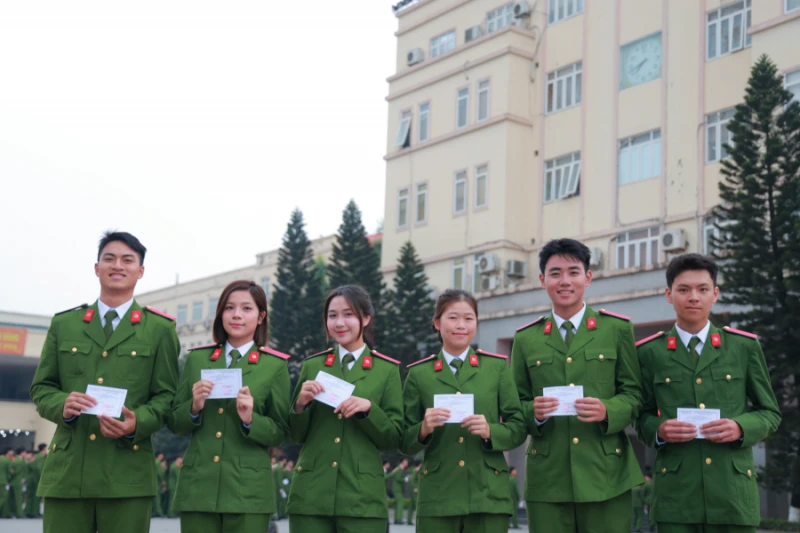 Niềm tự hào của học viên Công an nhân dân trong lần đầu cầm lá phiếu