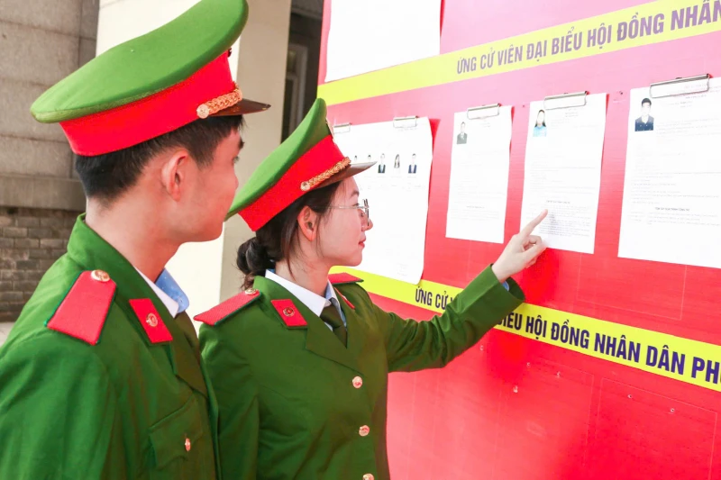 Niềm tự hào của học viên Công an nhân dân trong lần đầu cầm lá phiếu