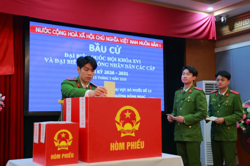 Niềm tự hào của học viên Công an nhân dân trong lần đầu cầm lá phiếu