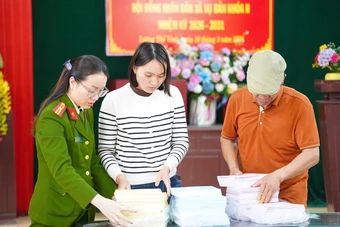 Ninh Bình điều động 179 cán bộ về cơ sở, sắp xếp lại nhân sự cấp xã