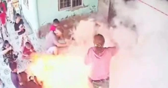 Nổ bình gas mini khi gia đình 15 người đang quây quần ăn lẩu