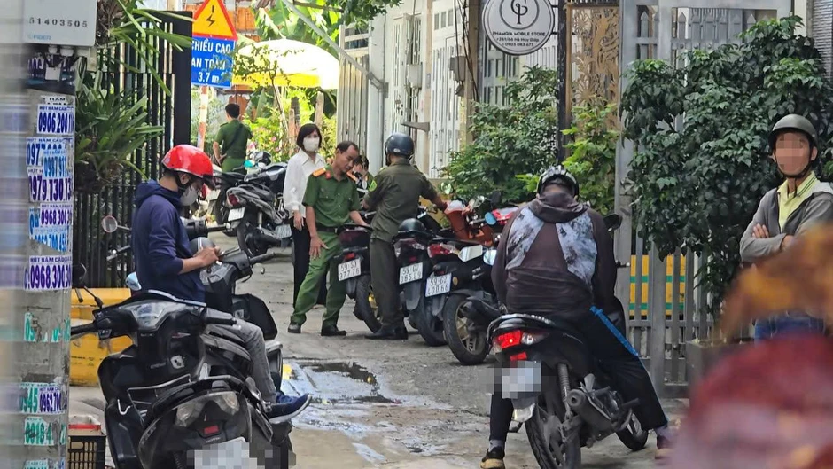 Nổ lớn lúc rạng sáng ở TPHCM, 2 người bị thương, 3 căn nhà hư hỏng Nổ lớn lúc rạng sáng ở TPHCM, 2 người bị thương, 3 căn nhà hư hỏng