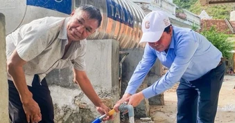 Nơi người dân "mua chỉ vàng dễ hơn mua can nước sạch"
