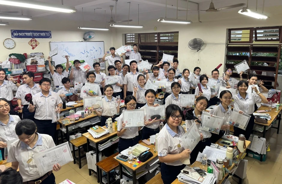 Nóng: Một lớp có 46/47 học sinh trúng tuyển khối ngành sức khỏe, 2 em đạt 30 điểm Nóng: Một lớp có 46/47 học sinh trúng tuyển khối ngành sức khỏe, 2 em đạt 30 điểm
