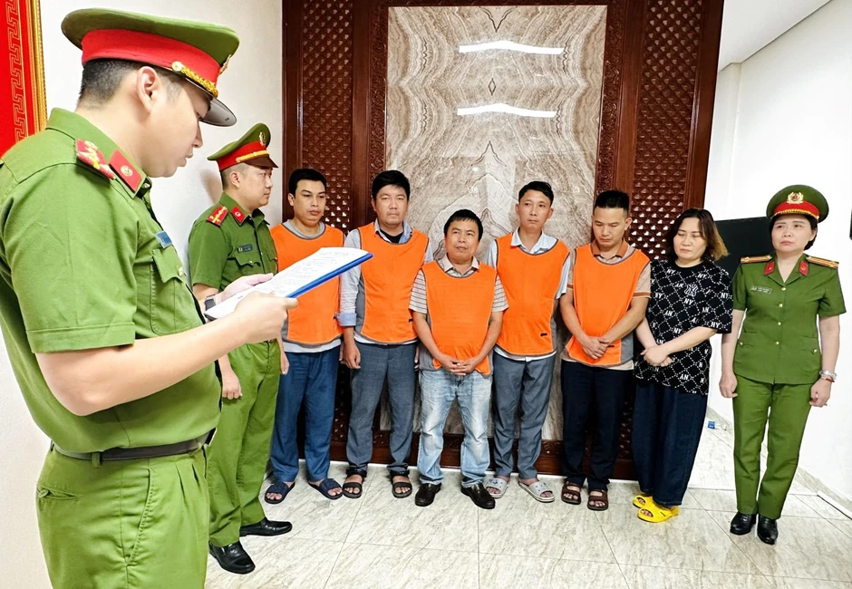 Nữ giám đốc và 8 người bị khởi tố vì làm giả hồ sơ thí nghiệm, mua bán hóa đơn Nữ giám đốc và 8 người bị khởi tố vì làm giả hồ sơ thí nghiệm, mua bán hóa đơn