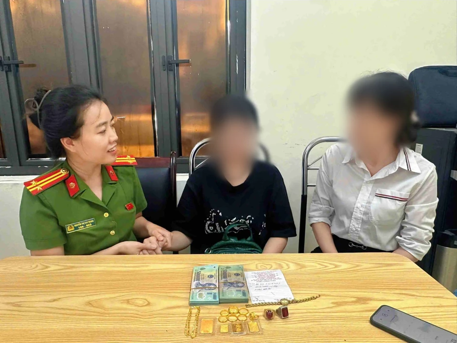 Nữ sinh 2008 đi bán vàng, nhân viên cửa hàng âm thầm báo công an Nữ sinh 2008 đi bán vàng, nhân viên cửa hàng âm thầm báo công an