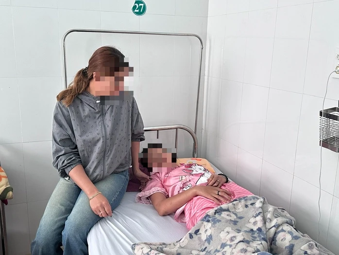 Nữ sinh lớp 7 gãy xương sườn nghi do bạn học đánh Nữ sinh lớp 7 gãy xương sườn nghi do bạn học đánh