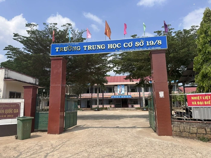Nữ sinh lớp 7 gãy xương sườn nghi do bạn học đánh Nữ sinh lớp 7 gãy xương sườn nghi do bạn học đánh