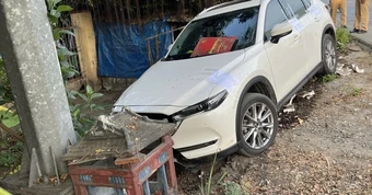 Nữ tài xế Trung Quốc gây tai nạn giao thông nghiêm trọng , kéo lê chủ quán tử vong