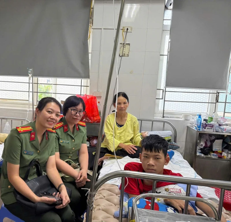 Nữ Trung tá với nhiều cách làm hay trong tham mưu, phục vụ xây dựng và hoàn thiện thể chế Nữ Trung tá với nhiều cách làm hay trong tham mưu, phục vụ xây dựng và hoàn thiện thể chế