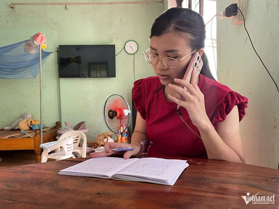 Nữ trưởng thôn 26 tuổi 'gánh việc làng' bằng sức trẻ