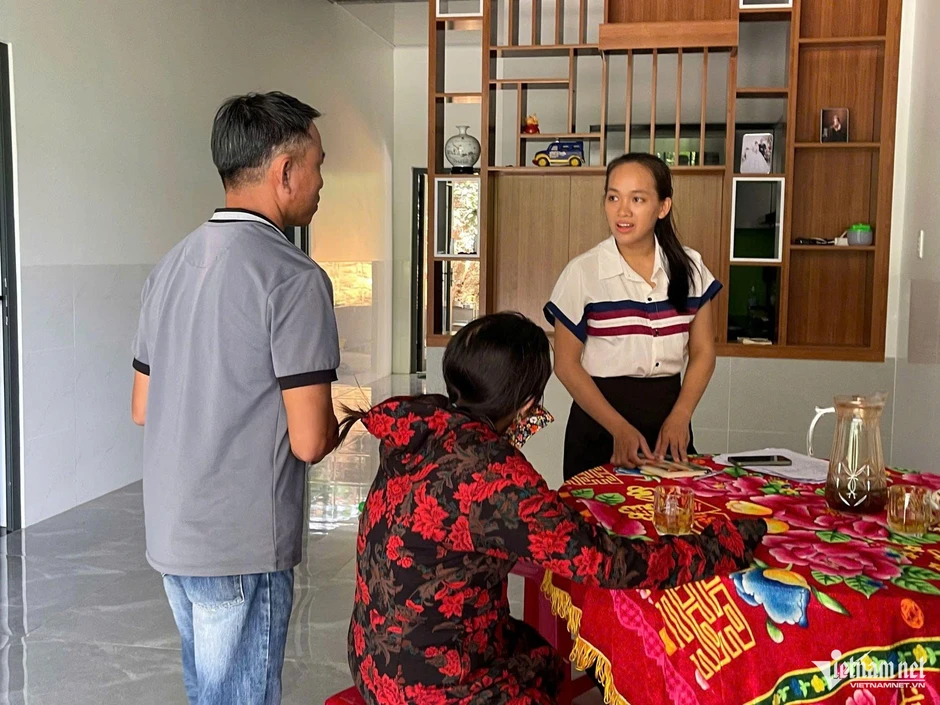 Nữ trưởng thôn 26 tuổi 'gánh việc làng' bằng sức trẻ