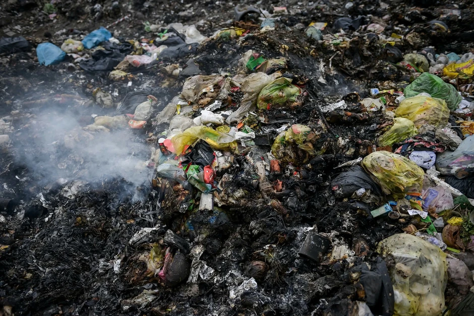 'Núi rác’ lộ thiên 20 năm ở Ninh Bình