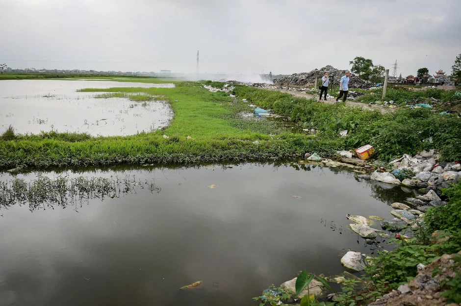 'Núi rác’ lộ thiên 20 năm ở Ninh Bình