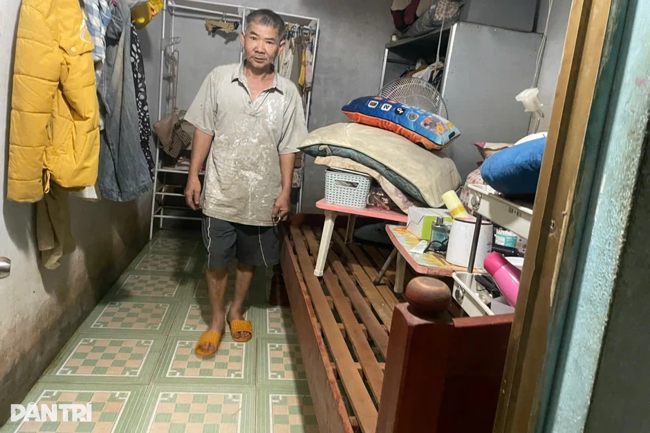 Nước ngập ngang bàn thờ, người dân thức trắng đêm canh lụt Nước ngập ngang bàn thờ, người dân thức trắng đêm canh lụt