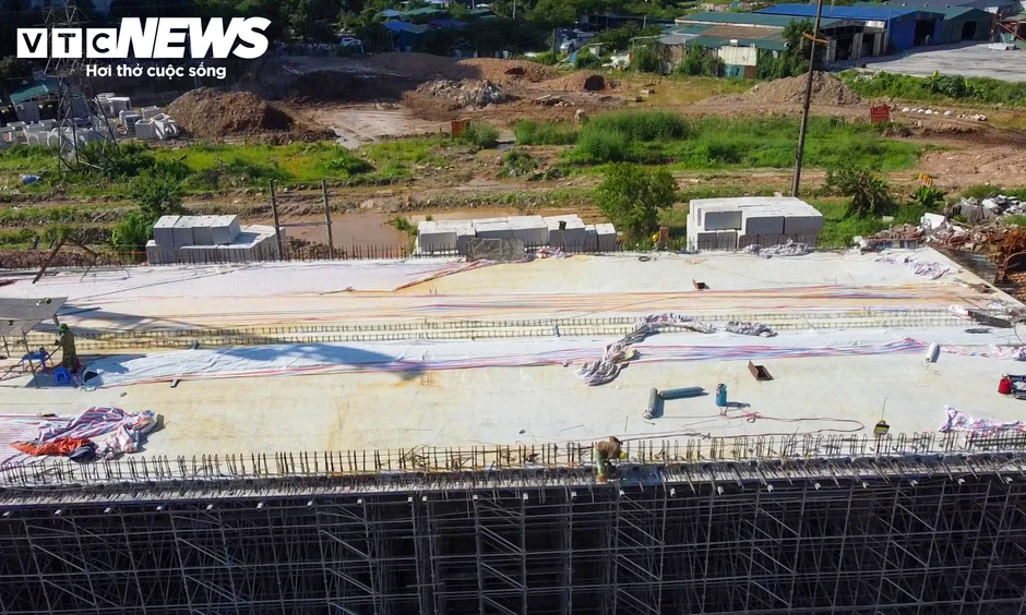 Nút giao 786 tỷ đồng ở Hà Nội đúc phiến dầm đầu tiên sau nhiều năm đình trệ Nút giao 786 tỷ đồng ở Hà Nội đúc phiến dầm đầu tiên sau nhiều năm đình trệ