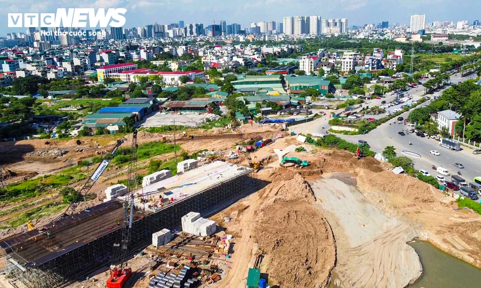 Nút giao 786 tỷ đồng ở Hà Nội đúc phiến dầm đầu tiên sau nhiều năm đình trệ Nút giao 786 tỷ đồng ở Hà Nội đúc phiến dầm đầu tiên sau nhiều năm đình trệ