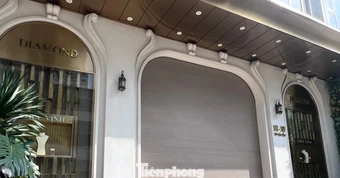 Ồ ạt đóng cửa hàng kim cương, điều gì đang xảy ra?