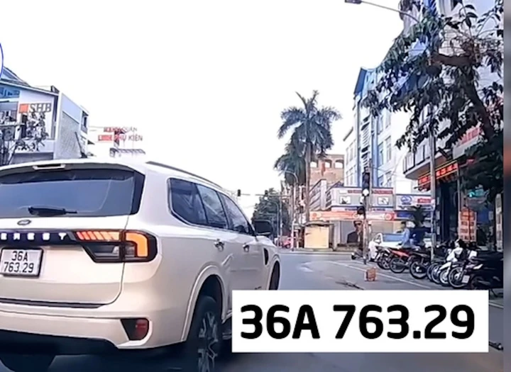 Ô tô 36A-763.29 lấn làn, dùng biển số không đúng đăng ký bị phạt 51 triệu Ô tô 36A-763.29 lấn làn, dùng biển số không đúng đăng ký bị phạt 51 triệu